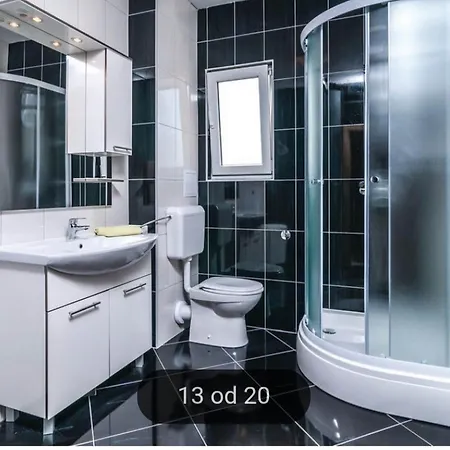 Apartmán Tomi St - Two Bedroom With Balcony A3